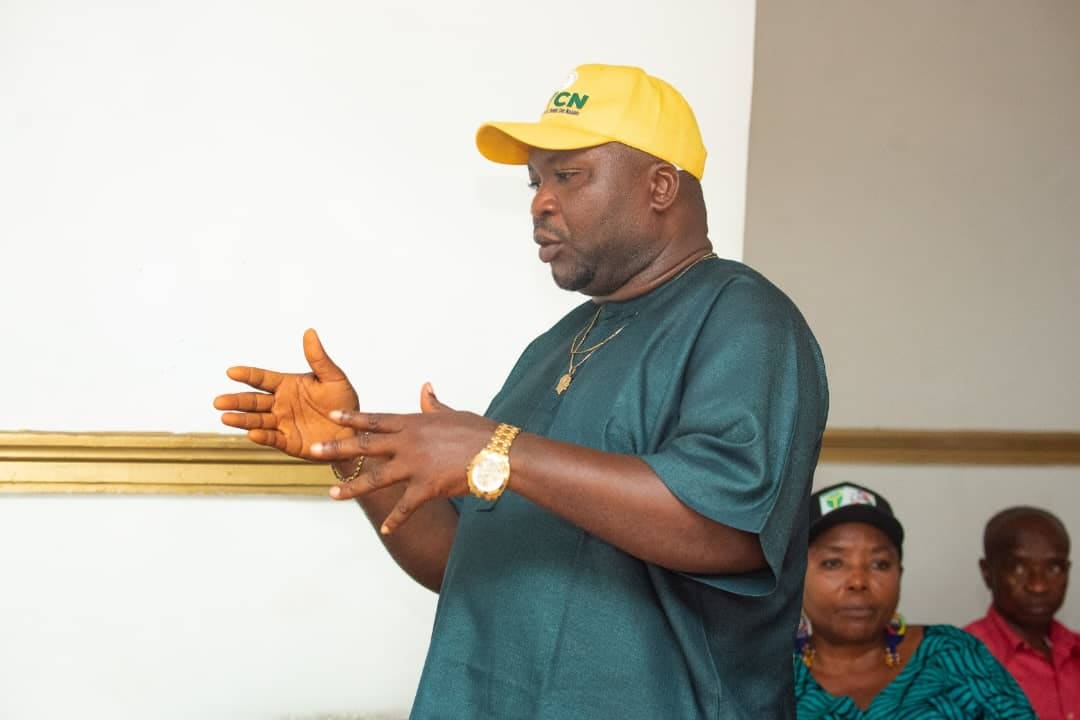 Comr. Dr Atigwe Henry Ifeanyi addressing youth leaders at an NYCN meeting